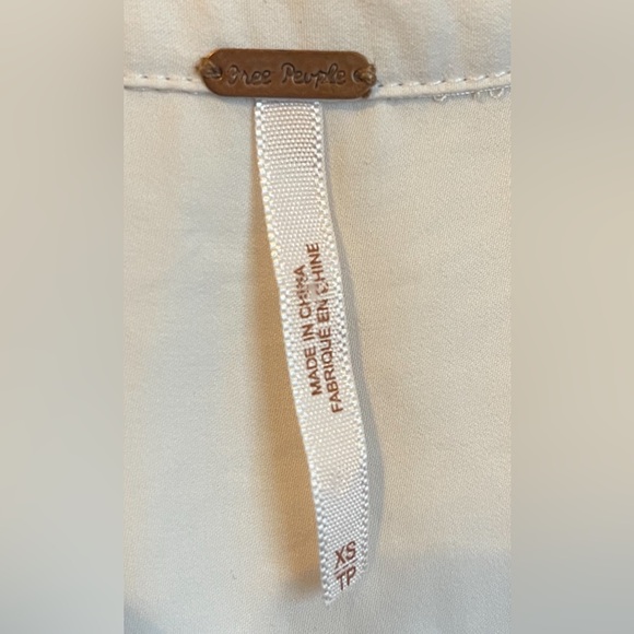 Free People Draped Ivory High Low Long Sleeve Button Down Blouse Sz XS NWOT’s - Picture 3 of 3